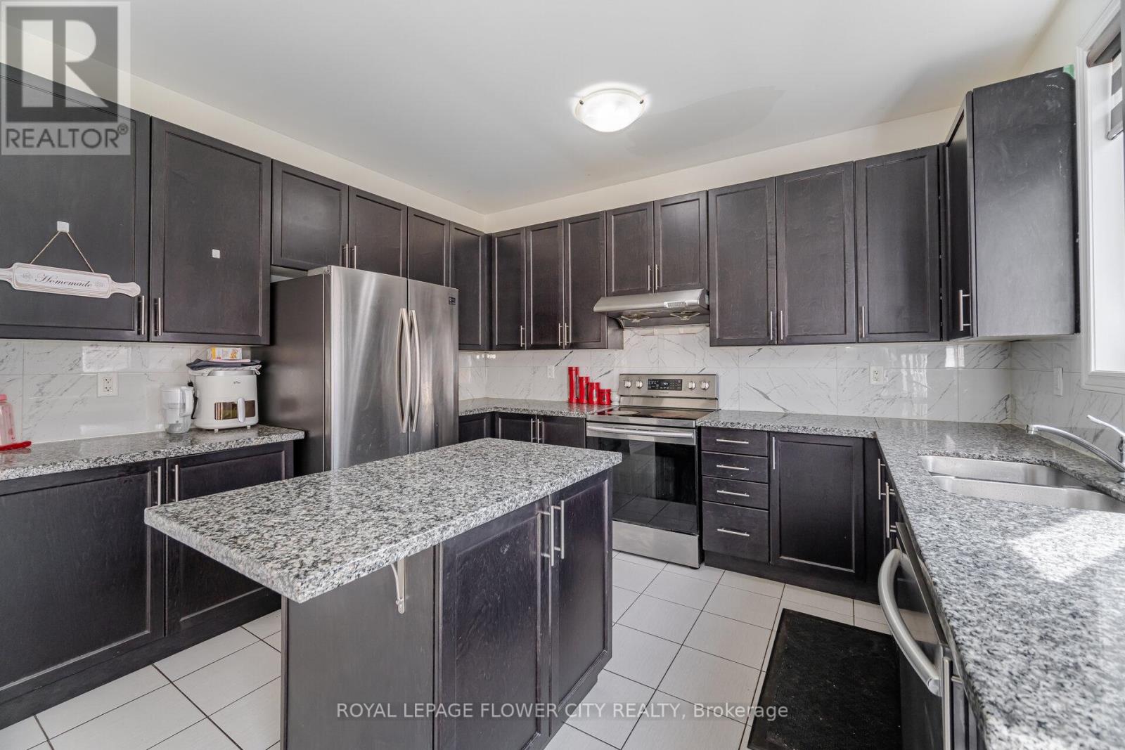 31 O'connor Crescent, Brampton, Ontario  L7A 5A6 - Photo 16 - W12463733