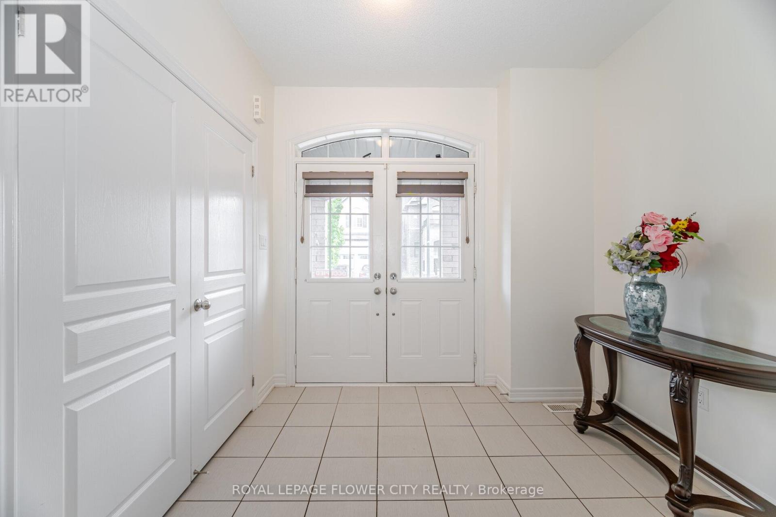 31 O'connor Crescent, Brampton, Ontario  L7A 5A6 - Photo 5 - W12463733