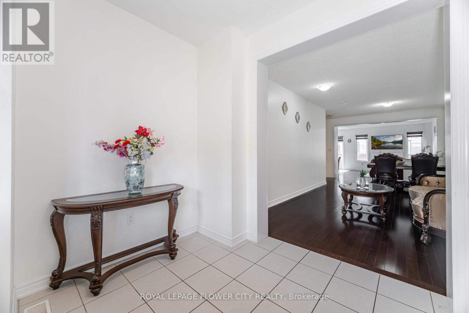 31 O'connor Crescent, Brampton, Ontario  L7A 5A6 - Photo 6 - W12463733