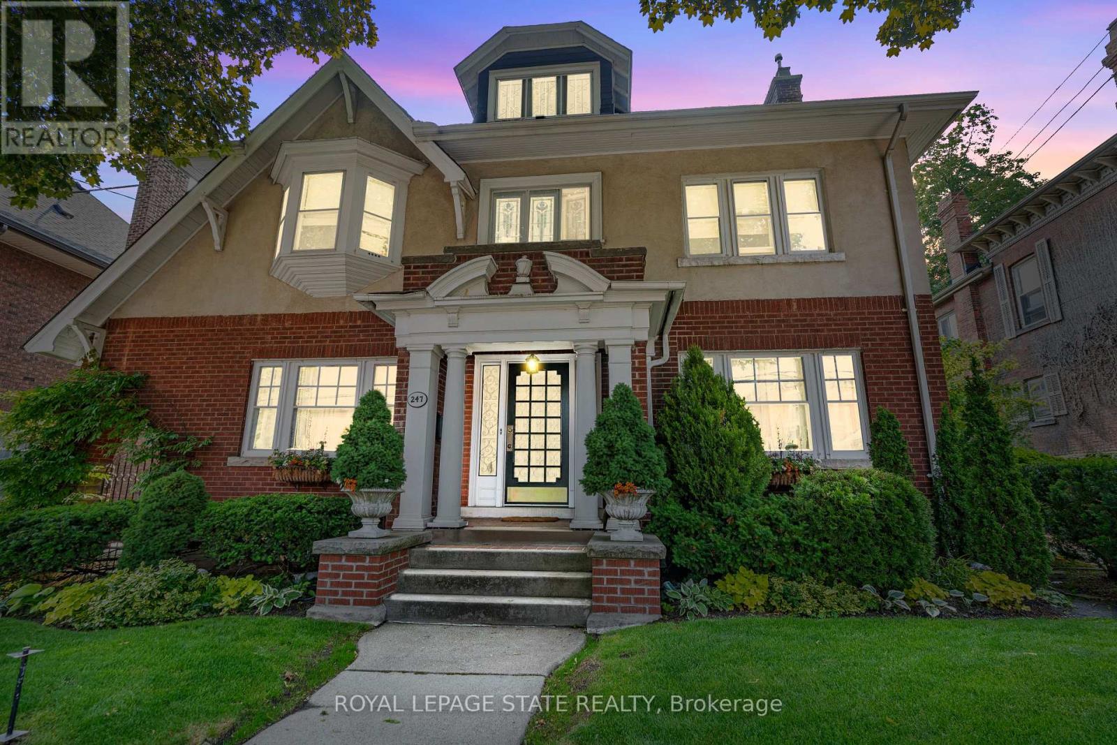 247 Macnab Street S, Hamilton, Ontario  L8P 3E2 - Photo 2 - X12463681