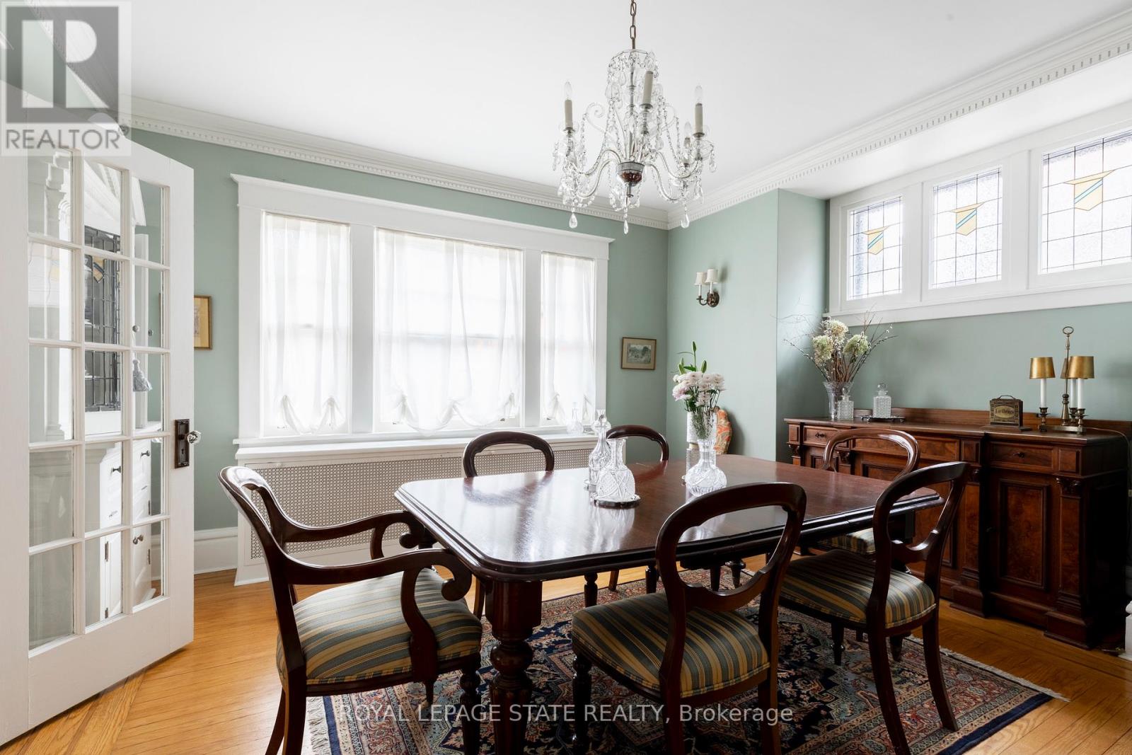 247 Macnab Street S, Hamilton, Ontario  L8P 3E2 - Photo 6 - X12463681