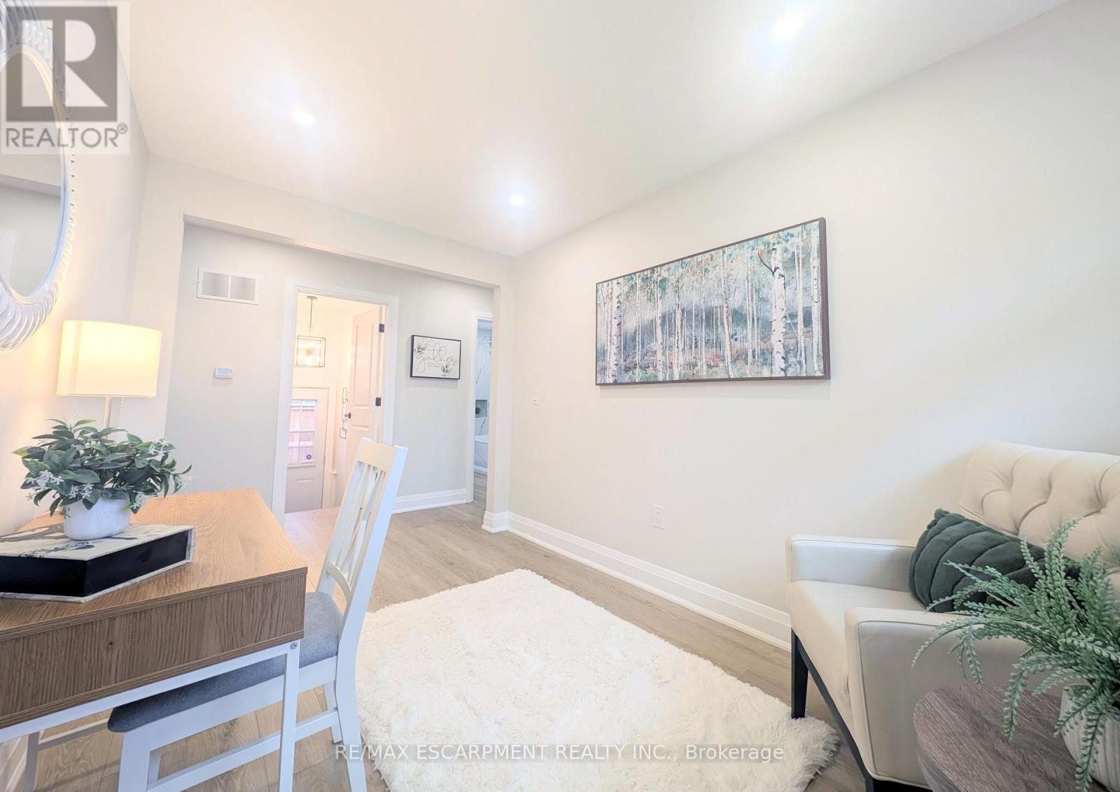 52 Valencourt Drive, Welland, Ontario  L3C 1M8 - Photo 12 - X12463692