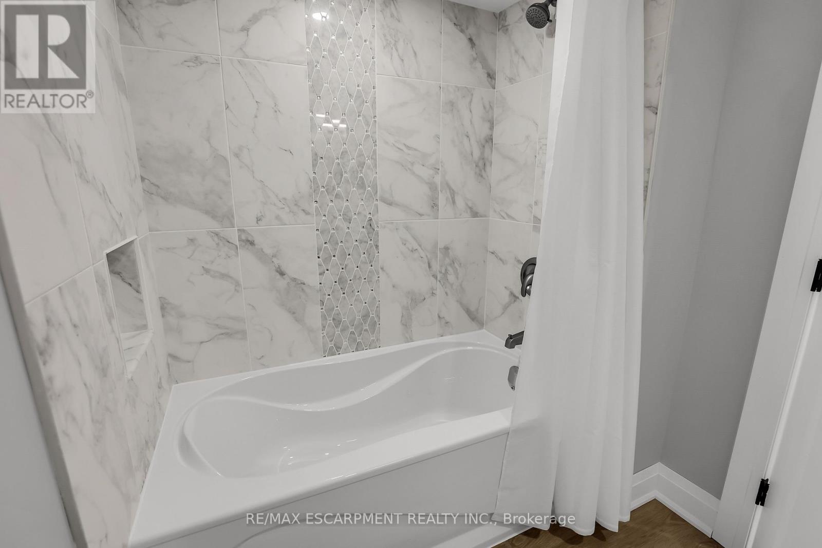 52 Valencourt Drive, Welland, Ontario  L3C 1M8 - Photo 30 - X12463692