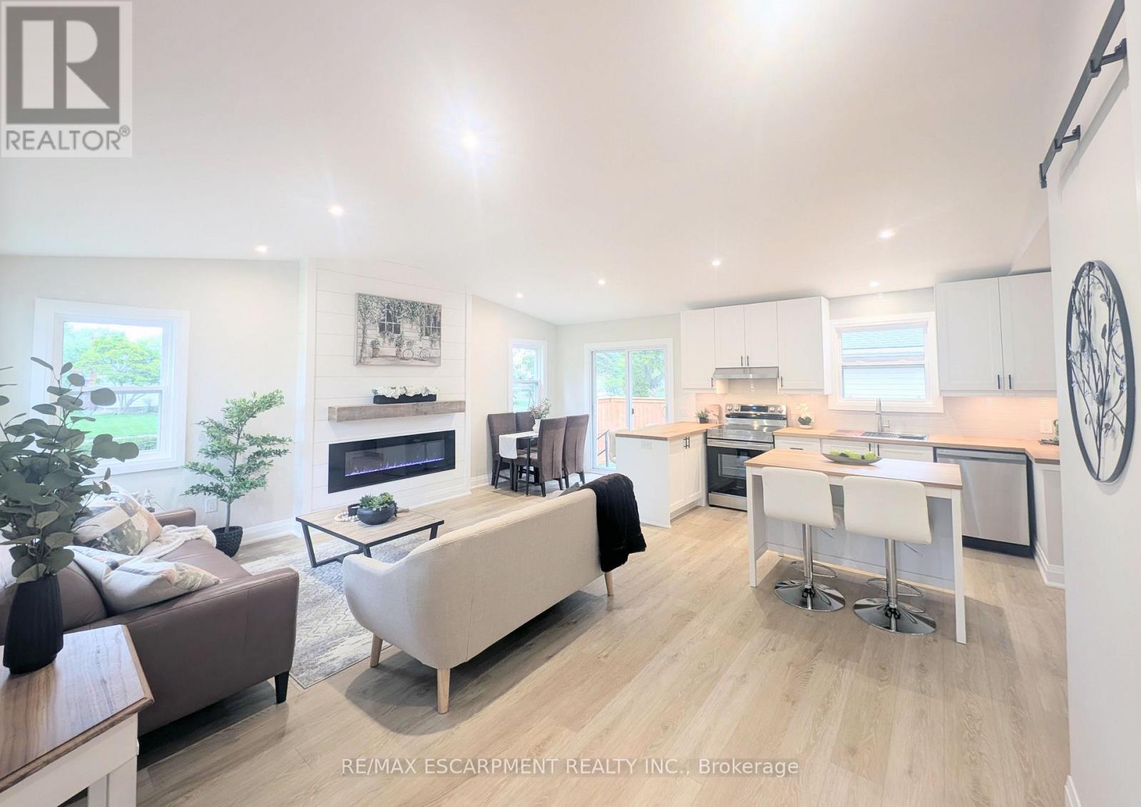 52 Valencourt Drive, Welland, Ontario  L3C 1M8 - Photo 6 - X12463692