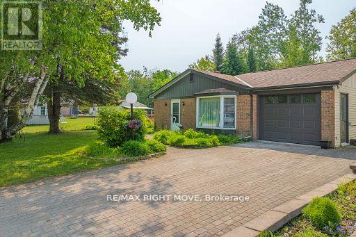 4 Maypark Drive, Bracebridge, Ontario  P1L 1C3 - Photo 2 - X12463742