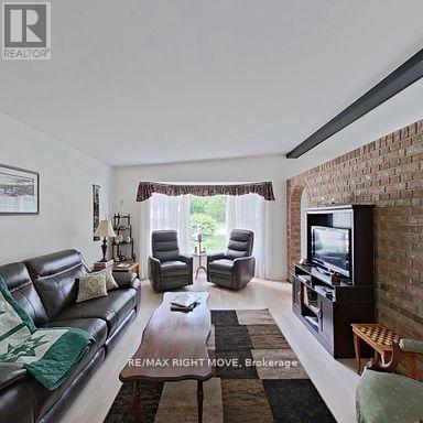 4 Maypark Drive, Bracebridge, Ontario  P1L 1C3 - Photo 6 - X12463742