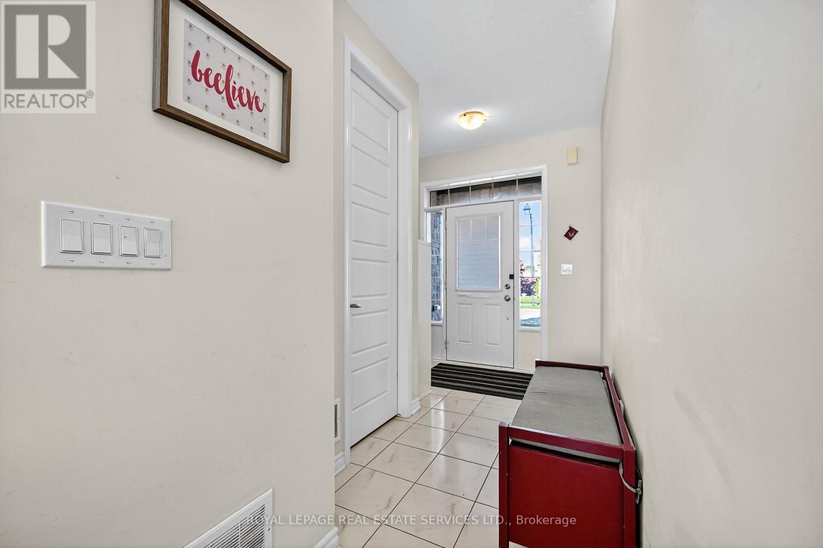32 Celano Drive, Hamilton, Ontario  L8B 1V3 - Photo 3 - X12423286
