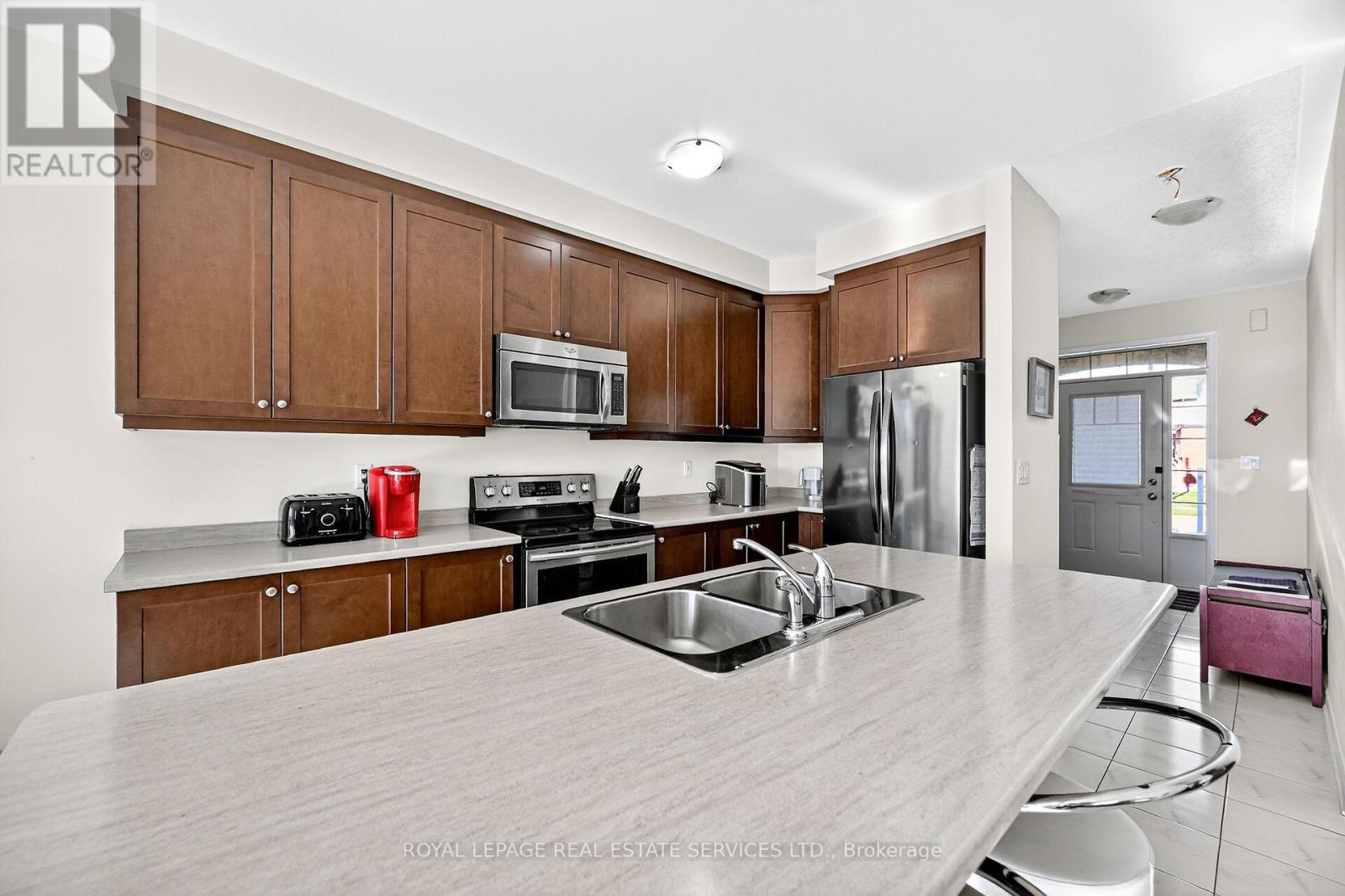 32 Celano Drive, Hamilton, Ontario  L8B 1V3 - Photo 4 - X12423286
