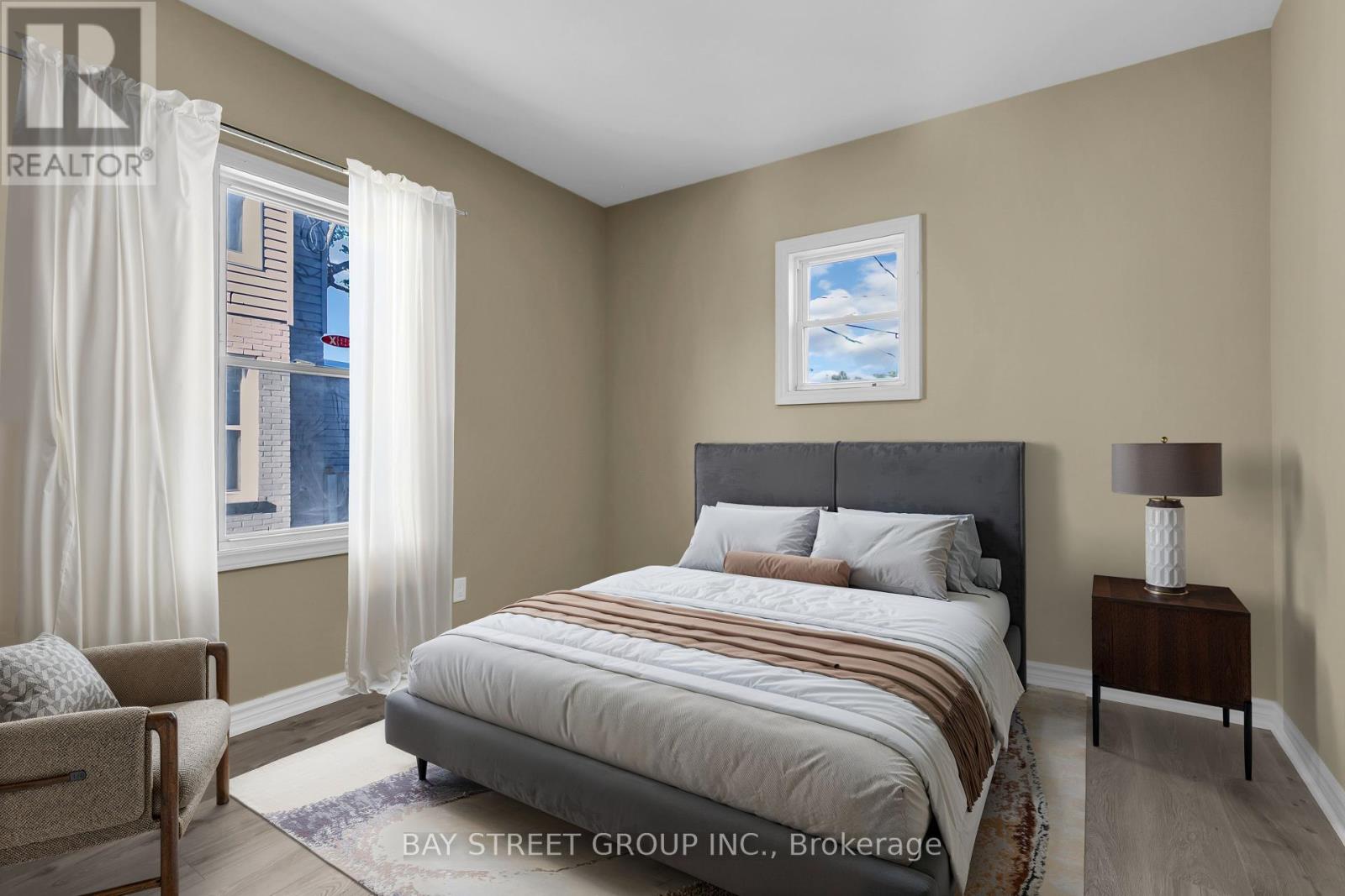 280-282 Campbell Avenue, Windsor, Ontario  N9B 2H2 - Photo 4 - X12462036