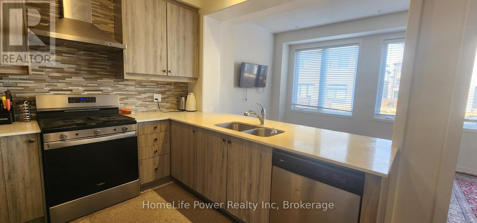 1543 Rose Way, Milton, Ontario  L9T 7E7 - Photo 4 - W12463981