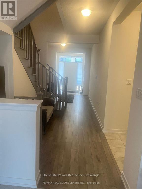 1543 Rose Way, Milton, Ontario  L9T 7E7 - Photo 9 - W12463981