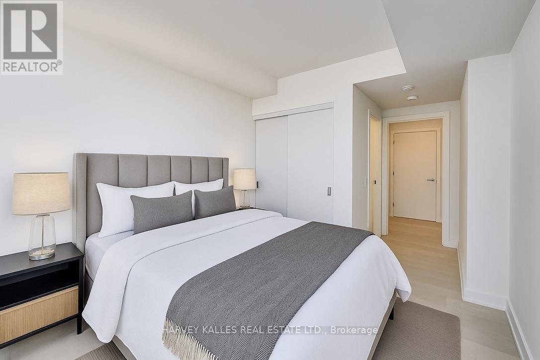 2405 - 11 Yorkville Avenue, Toronto, Ontario  M4W 0B7 - Photo 11 - C12463769