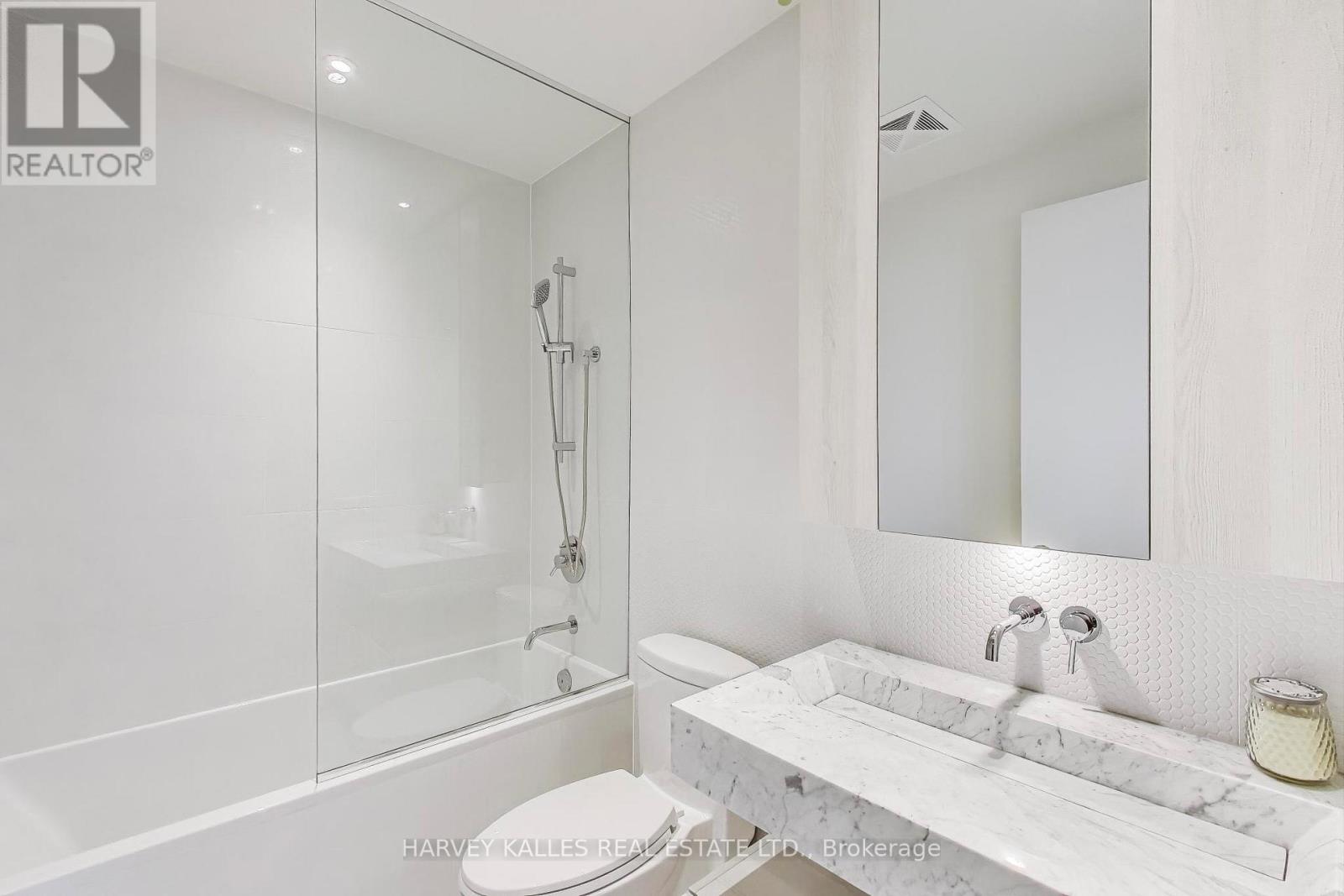 2405 - 11 Yorkville Avenue, Toronto, Ontario  M4W 0B7 - Photo 12 - C12463769