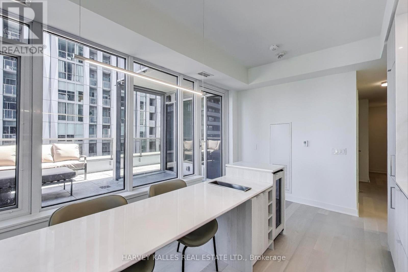 2405 - 11 Yorkville Avenue, Toronto, Ontario  M4W 0B7 - Photo 16 - C12463769