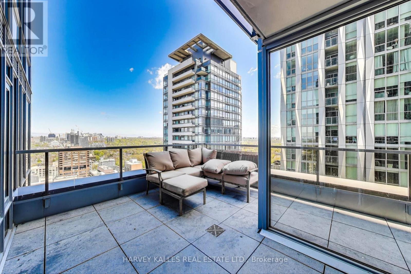 2405 - 11 Yorkville Avenue, Toronto, Ontario  M4W 0B7 - Photo 18 - C12463769