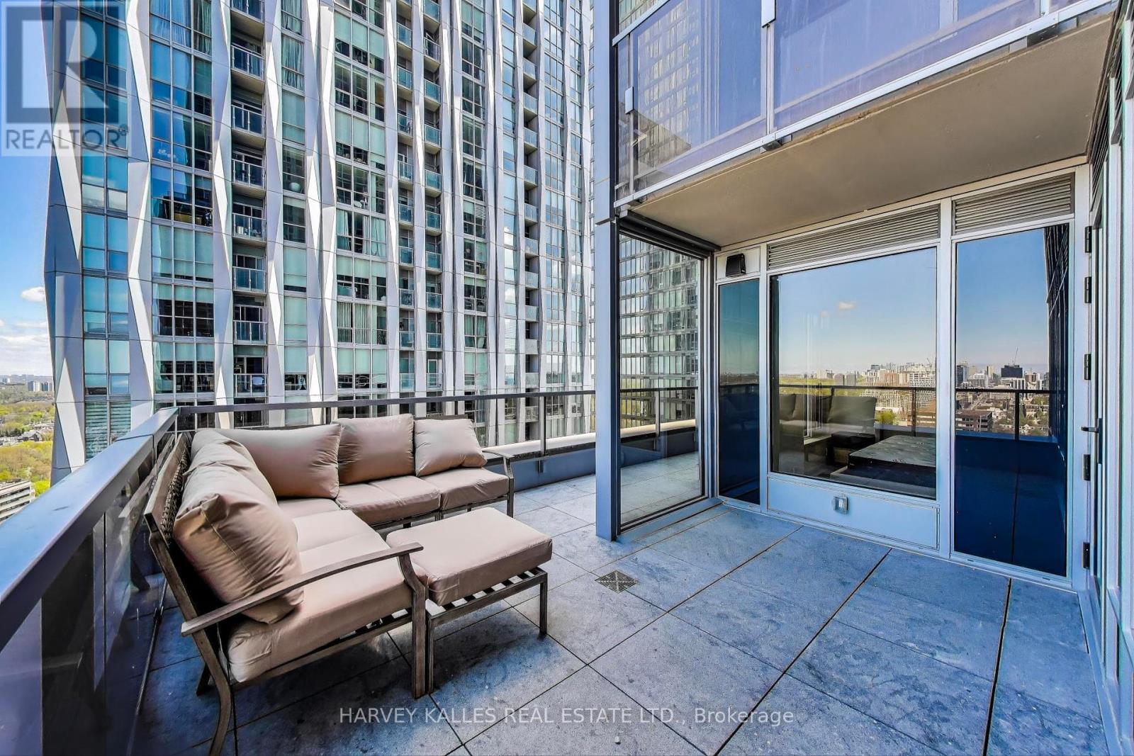 2405 - 11 Yorkville Avenue, Toronto, Ontario  M4W 0B7 - Photo 19 - C12463769