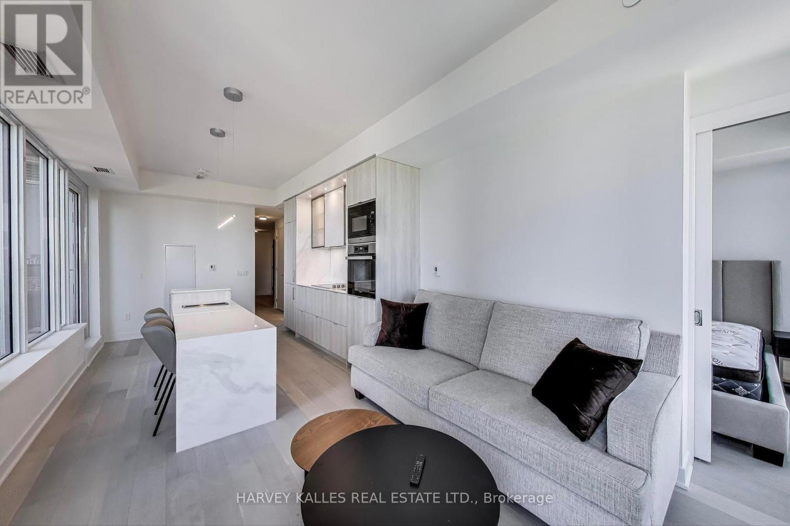 2405 - 11 Yorkville Avenue, Toronto, Ontario  M4W 0B7 - Photo 8 - C12463769