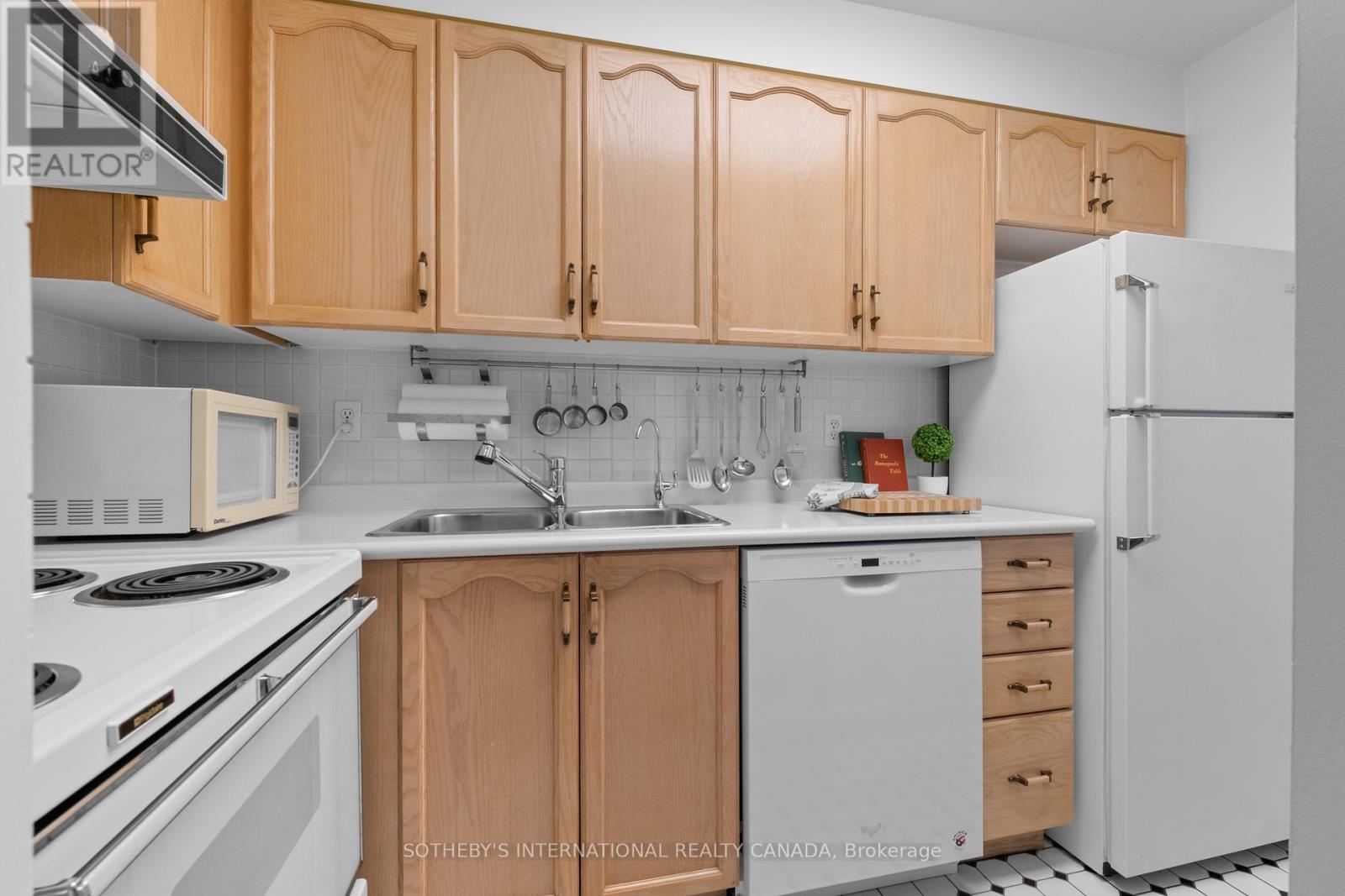 502 - 1901 Yonge Street, Toronto, Ontario  M4S 1Y6 - Photo 9 - C12463834