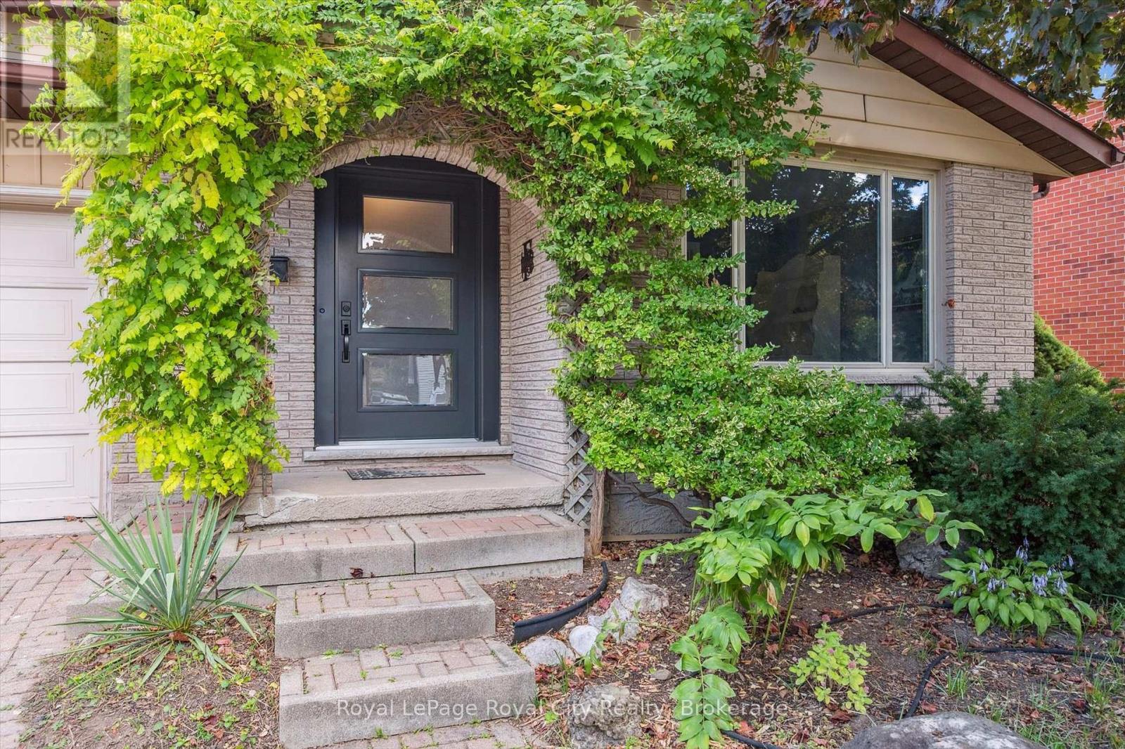 236 Ironwood Road, Guelph, Ontario  N1G 3G1 - Photo 4 - X12463972