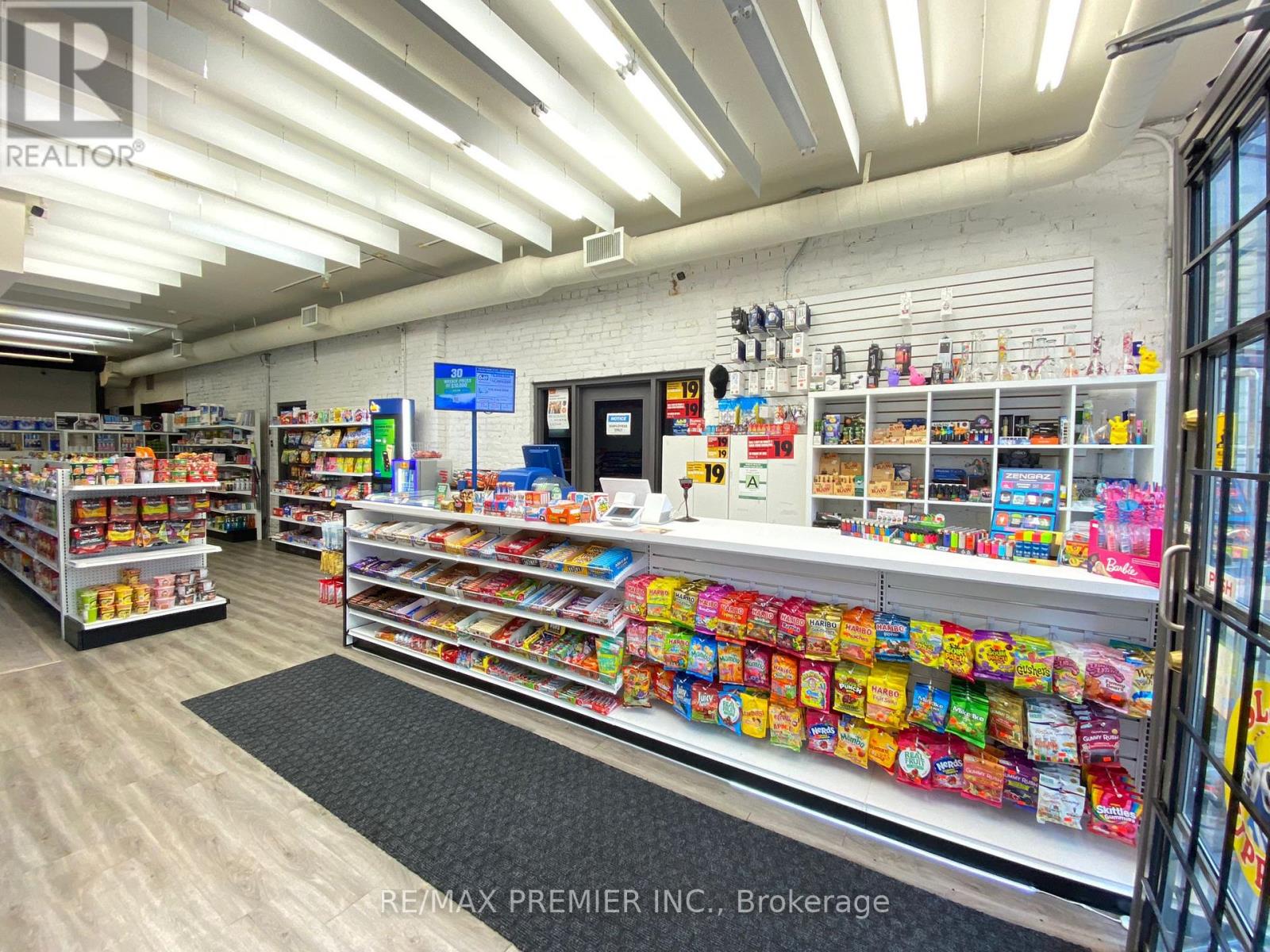 44 Market Street, Brantford, Ontario  N3T 2Z5 - Photo 6 - X12431187