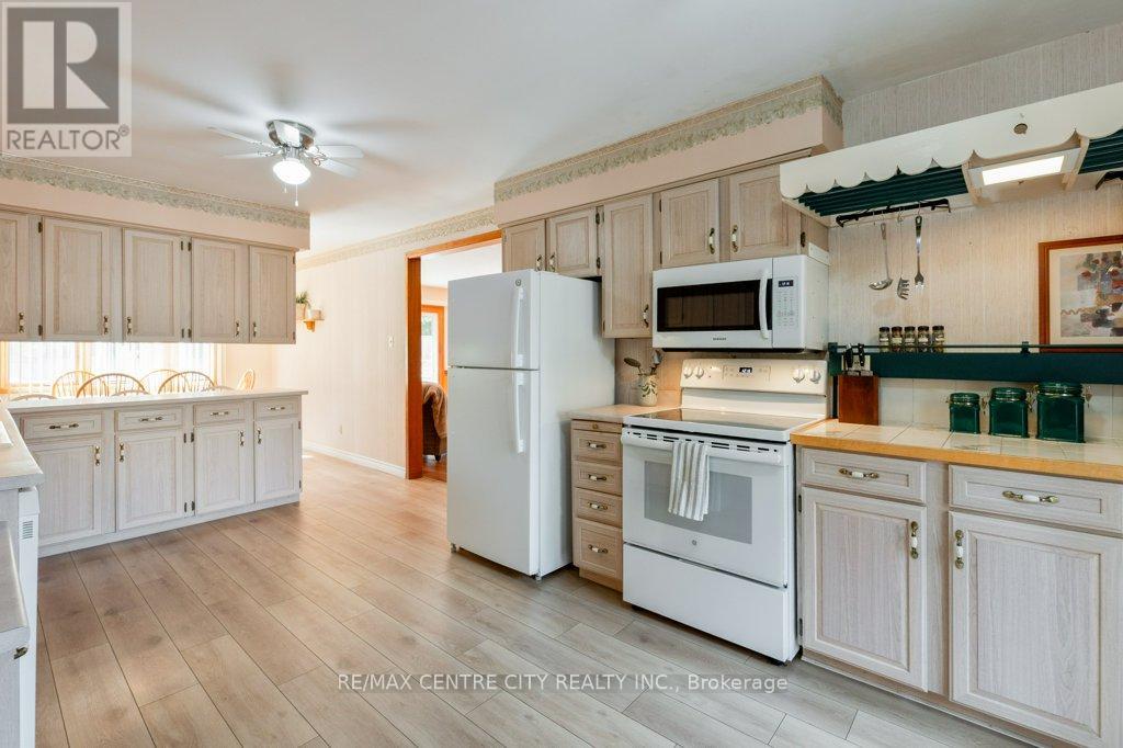46215 North Street, Central Elgin, Ontario  N0L 2H0 - Photo 15 - X12463844