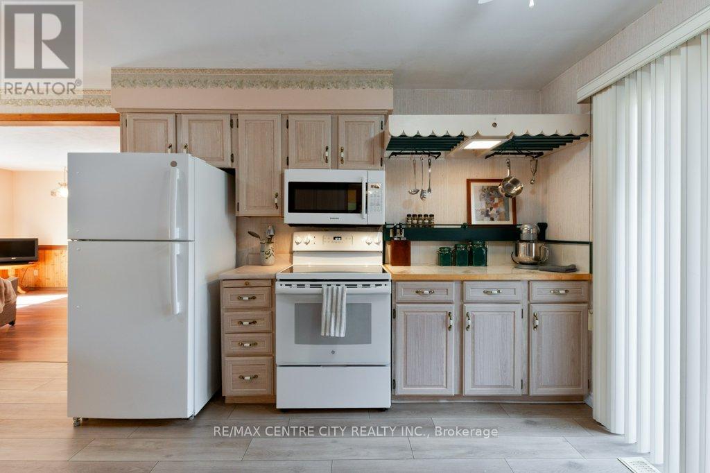 46215 North Street, Central Elgin, Ontario  N0L 2H0 - Photo 16 - X12463844