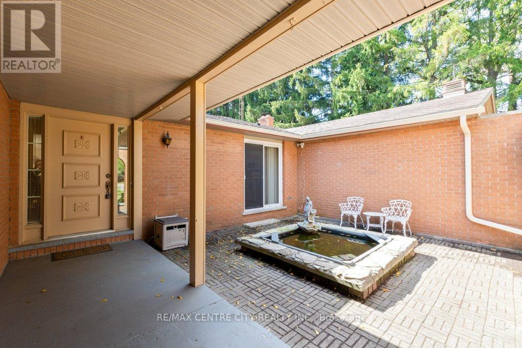 46215 North Street, Central Elgin, Ontario  N0L 2H0 - Photo 3 - X12463844