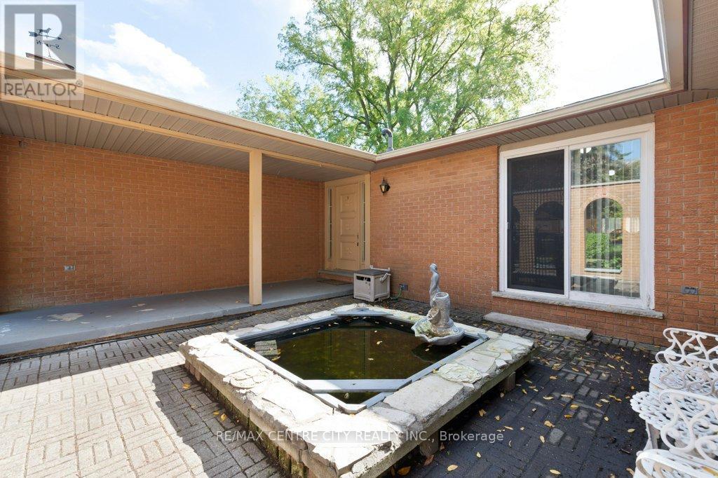 46215 North Street, Central Elgin, Ontario  N0L 2H0 - Photo 4 - X12463844