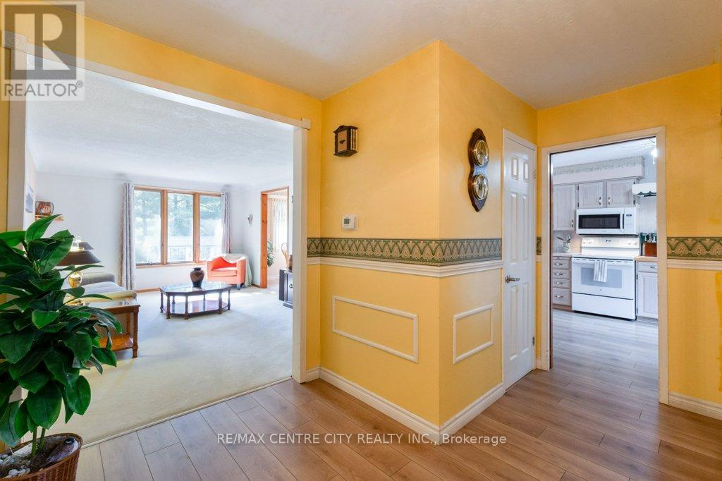46215 North Street, Central Elgin, Ontario  N0L 2H0 - Photo 5 - X12463844
