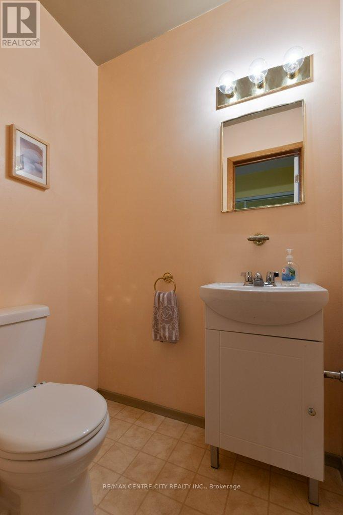 46215 North Street, Central Elgin, Ontario  N0L 2H0 - Photo 6 - X12463844