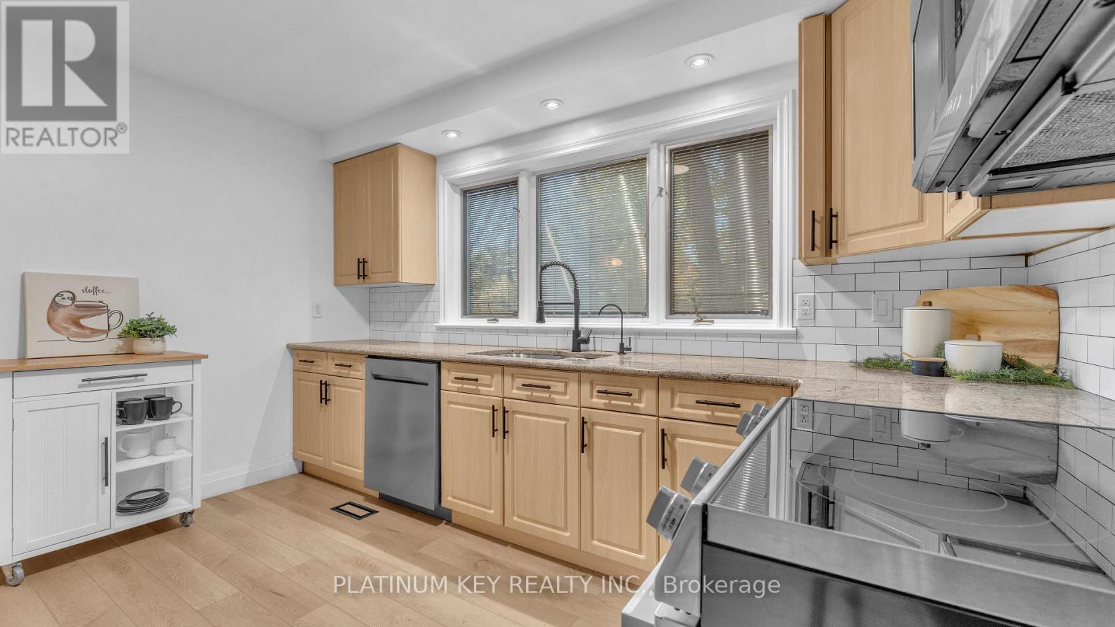 112 Ontario Street, Strathroy-Caradoc, Ontario  N7G 1B6 - Photo 9 - X12463935