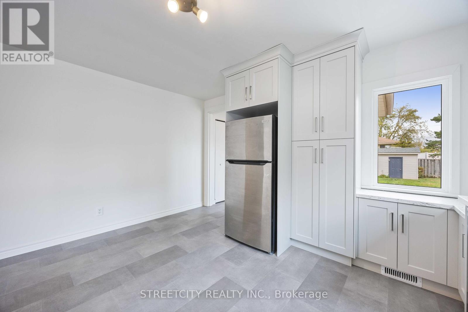 4482 Petrolia Line, Petrolia, Ontario  N0N 1R0 - Photo 14 - X12463982