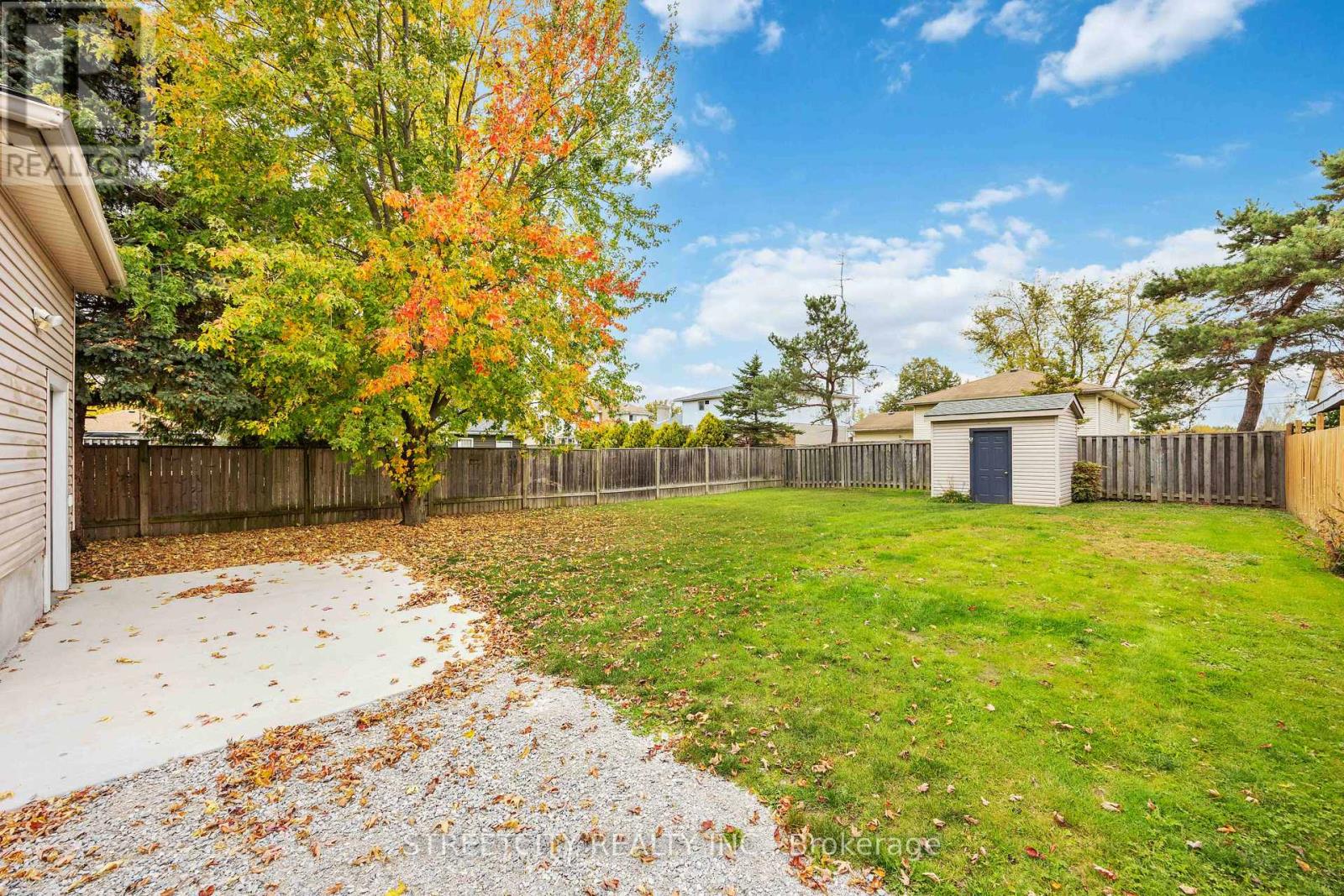 4482 Petrolia Line, Petrolia, Ontario  N0N 1R0 - Photo 35 - X12463982