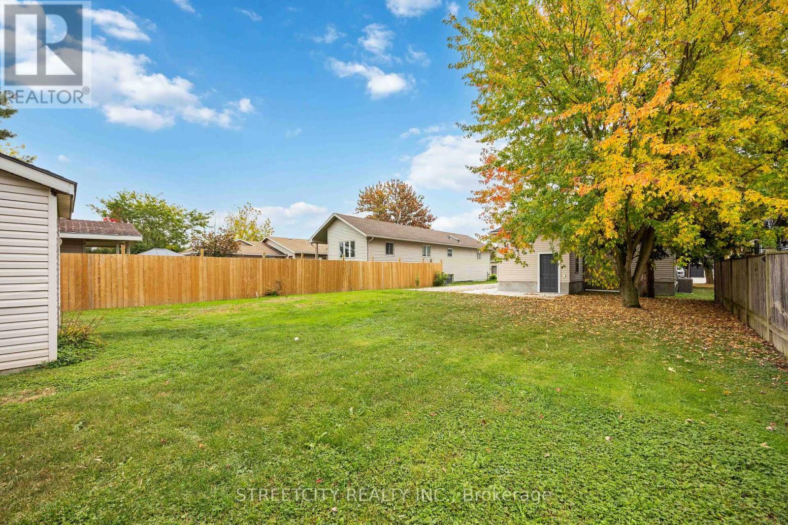 4482 Petrolia Line, Petrolia, Ontario  N0N 1R0 - Photo 38 - X12463982