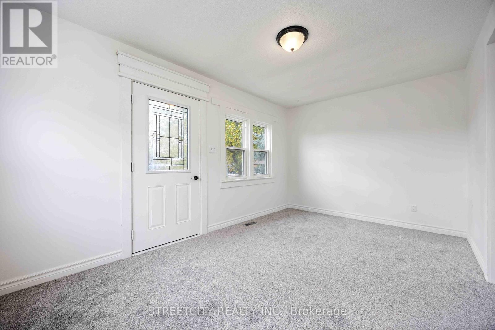 4482 Petrolia Line, Petrolia, Ontario  N0N 1R0 - Photo 5 - X12463982