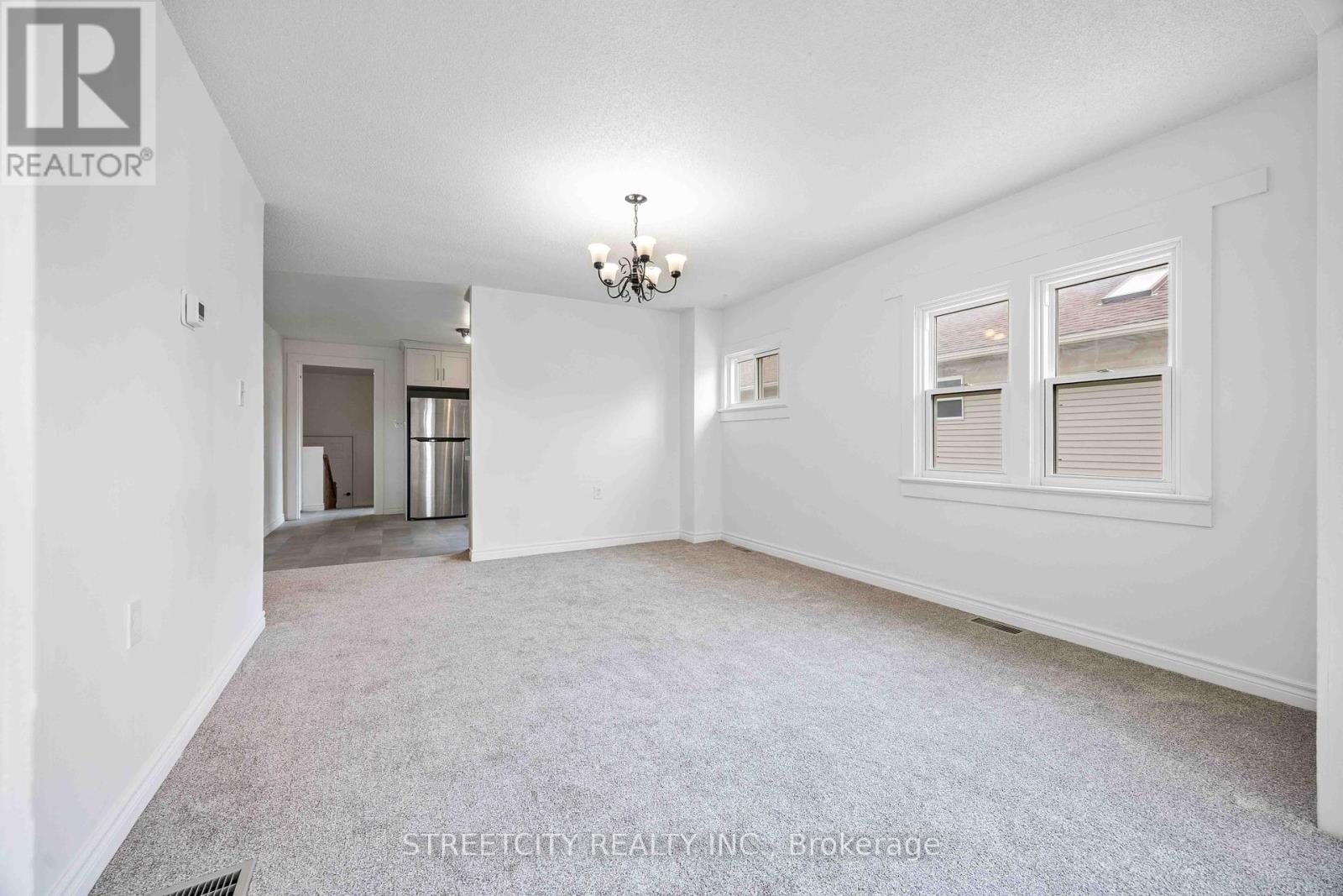 4482 Petrolia Line, Petrolia, Ontario  N0N 1R0 - Photo 7 - X12463982
