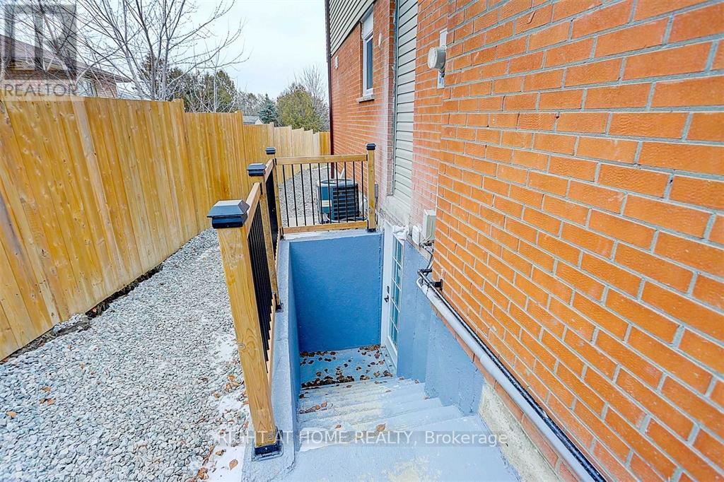 187 Collings Avenue, Bradford West Gwillimbury, Ontario  L3Z 1W2 - Photo 3 - N12463786