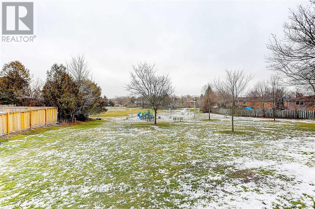 187 Collings Avenue, Bradford West Gwillimbury, Ontario  L3Z 1W2 - Photo 4 - N12463786