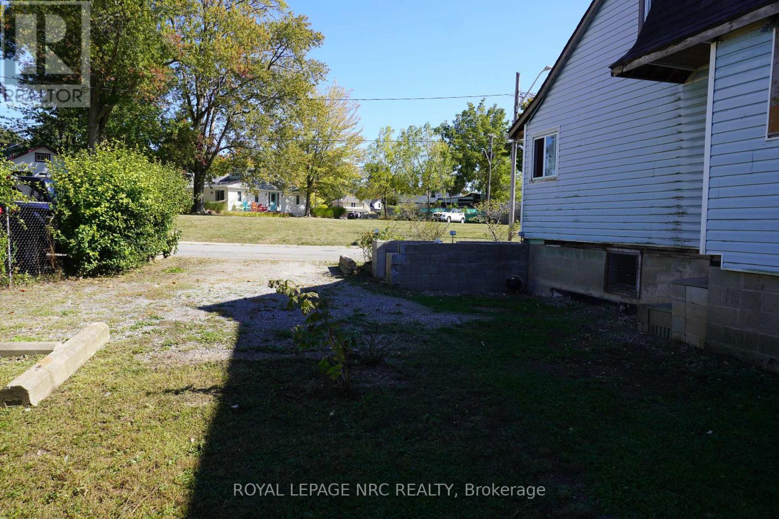 212 Lincoln Road W, Fort Erie, Ontario  L0S 1B0 - Photo 11 - X12463857