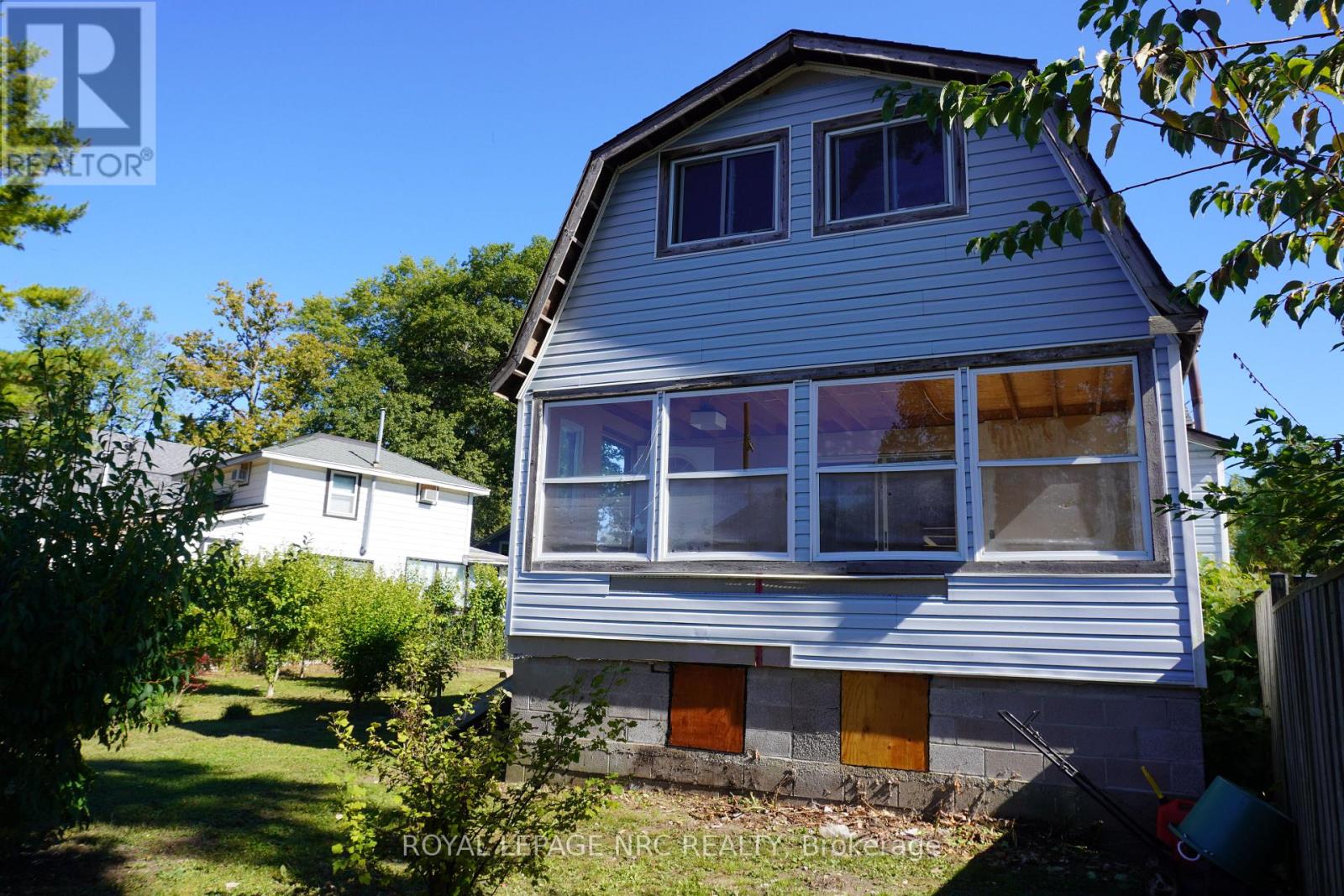 212 Lincoln Road W, Fort Erie, Ontario  L0S 1B0 - Photo 13 - X12463857