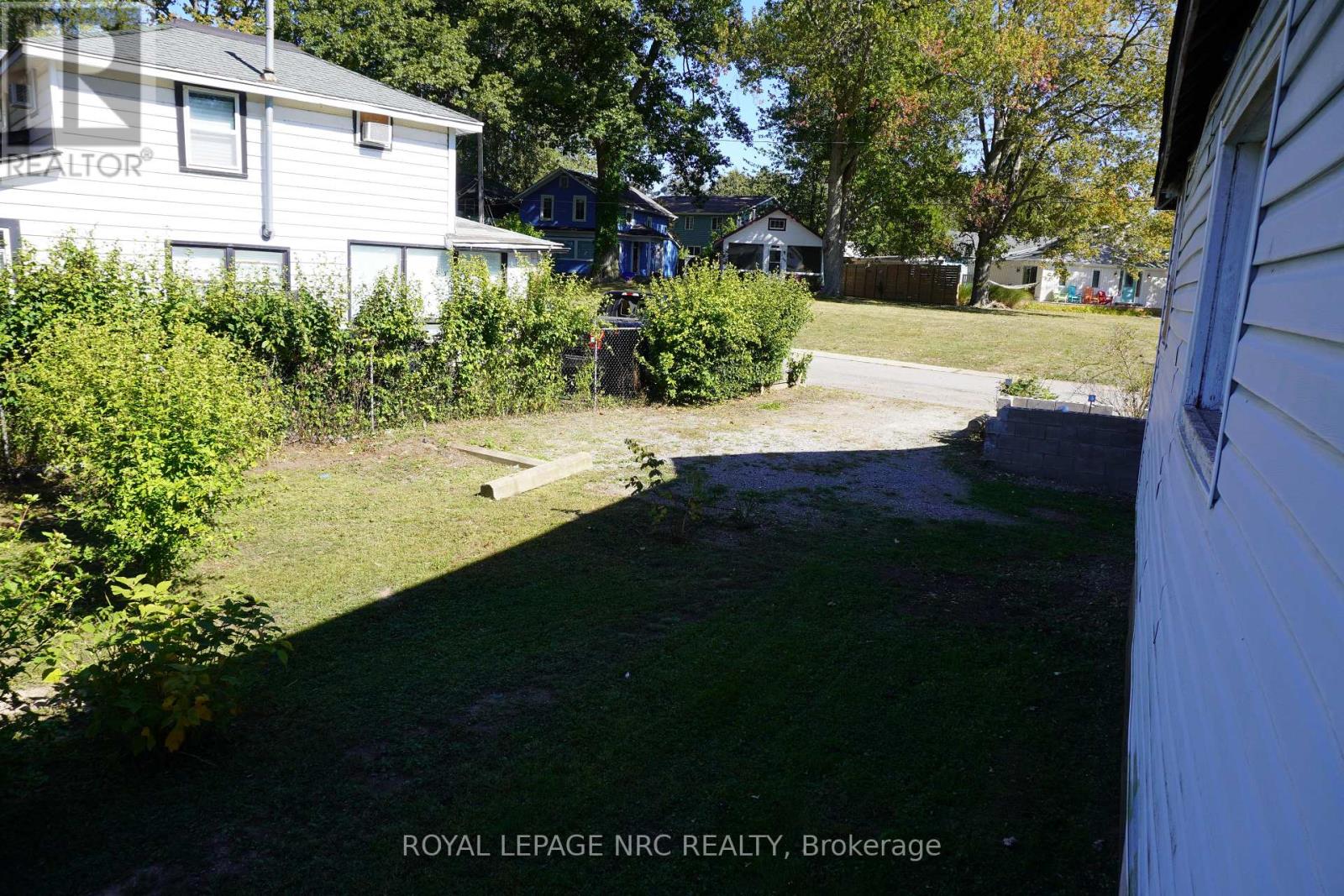 212 Lincoln Road W, Fort Erie, Ontario  L0S 1B0 - Photo 14 - X12463857