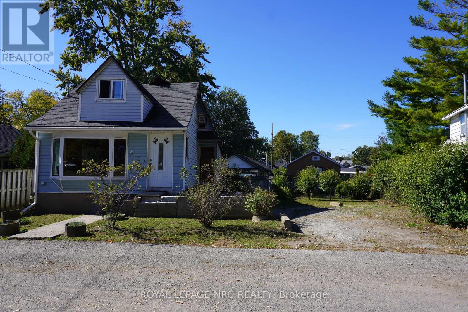 212 Lincoln Road W, Fort Erie, Ontario  L0S 1B0 - Photo 2 - X12463857