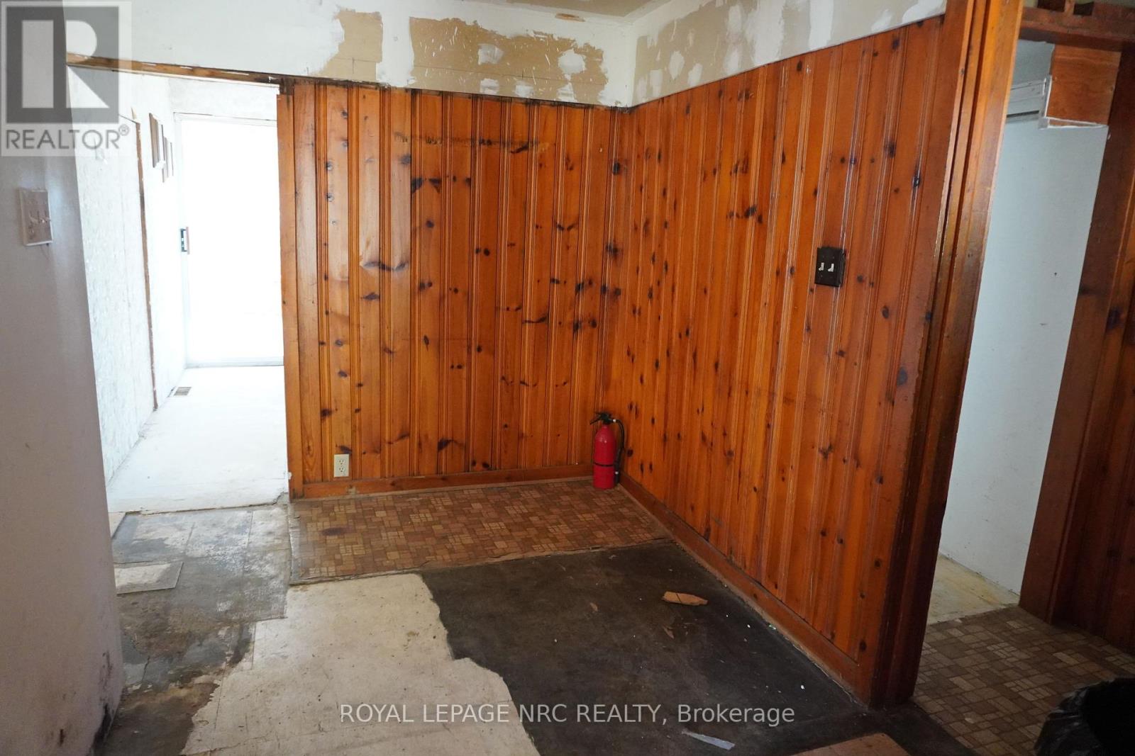 212 Lincoln Road W, Fort Erie, Ontario  L0S 1B0 - Photo 24 - X12463857