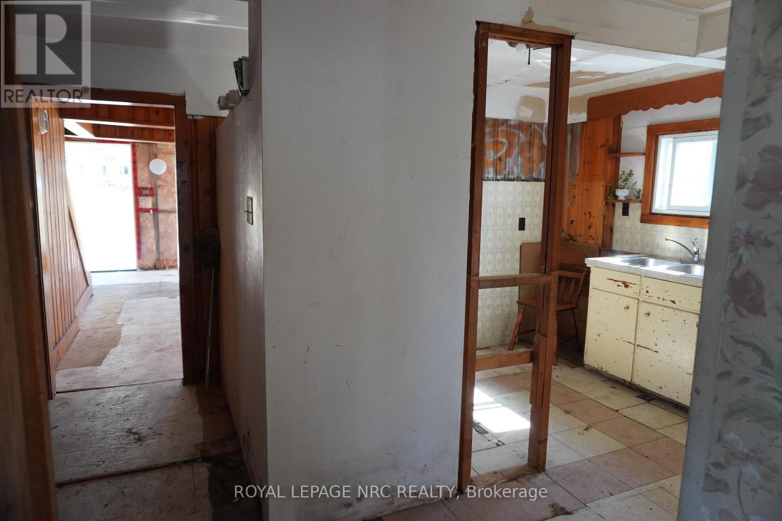 212 Lincoln Road W, Fort Erie, Ontario  L0S 1B0 - Photo 26 - X12463857