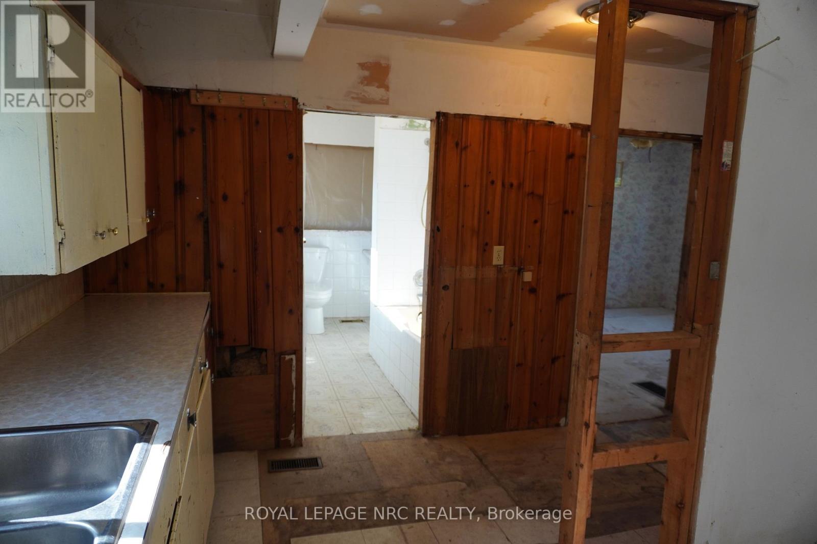 212 Lincoln Road W, Fort Erie, Ontario  L0S 1B0 - Photo 29 - X12463857
