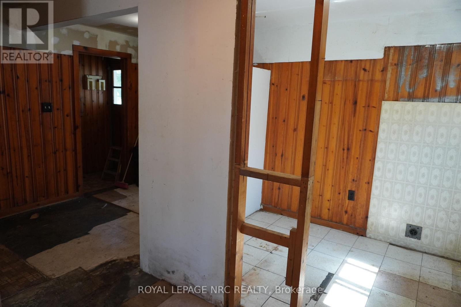212 Lincoln Road W, Fort Erie, Ontario  L0S 1B0 - Photo 32 - X12463857