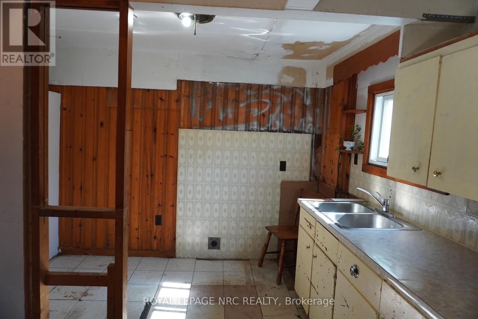 212 Lincoln Road W, Fort Erie, Ontario  L0S 1B0 - Photo 33 - X12463857