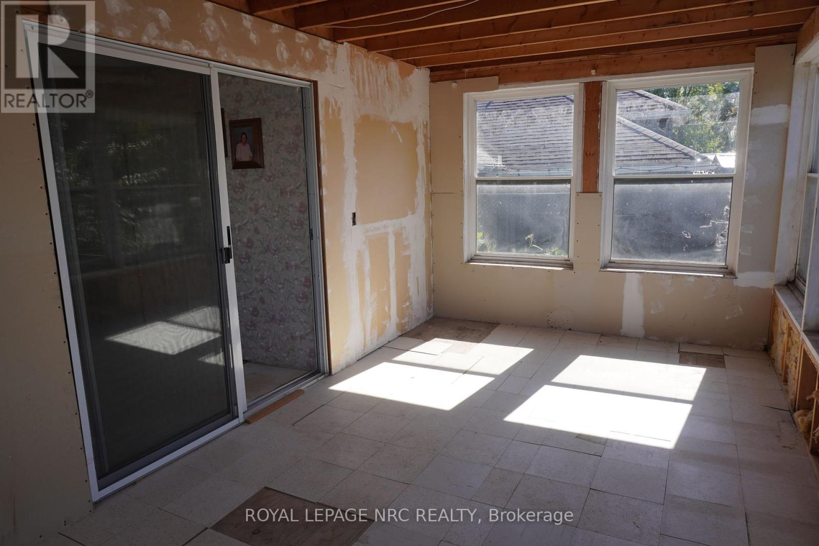 212 Lincoln Road W, Fort Erie, Ontario  L0S 1B0 - Photo 37 - X12463857
