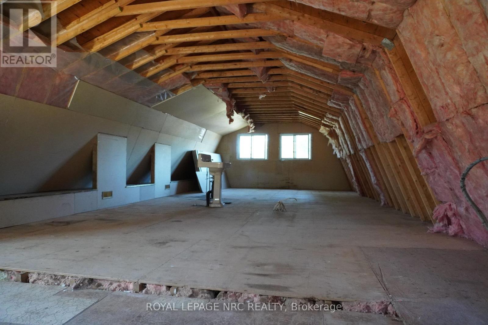 212 Lincoln Road W, Fort Erie, Ontario  L0S 1B0 - Photo 39 - X12463857