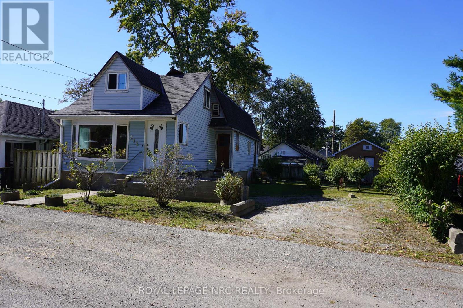 212 Lincoln Road W, Fort Erie, Ontario  L0S 1B0 - Photo 4 - X12463857